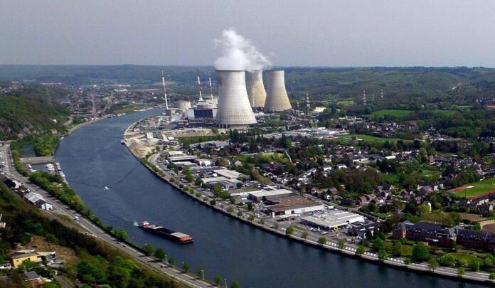 Belgisches Atomkraftwerk Tihange Das belgische Atomkraftwerk Tihange liegt etwa 60 Kilometer von Aachen entfernt. (Archivbild)