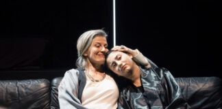 Das Stück „Alles wie es sein soll“ des Schauspiel Essen verabschiedet sich am 18. Juni von der Bühne. Foto: Thomas Rabsch