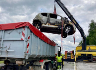 Das Autowrack wurde geborgen und abtransportiert. Foto: FW Ratingen