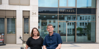 Die Grünen Ute Meier, stellvertretende Fraktionsvorsitzende, und Jörn-Eric Morgenroth, Bürgermeisterkandidat, wollen Druck machen beim Ausbau des Radverkehrs in Ratingen. Foto: Grüne Ratingen