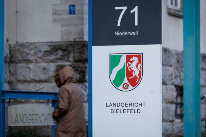 Am Landgericht Bielefeld soll ein Geschwisterpaar auf die Angehörigen eines Angeklagten geschossen haben. (Archivbild)