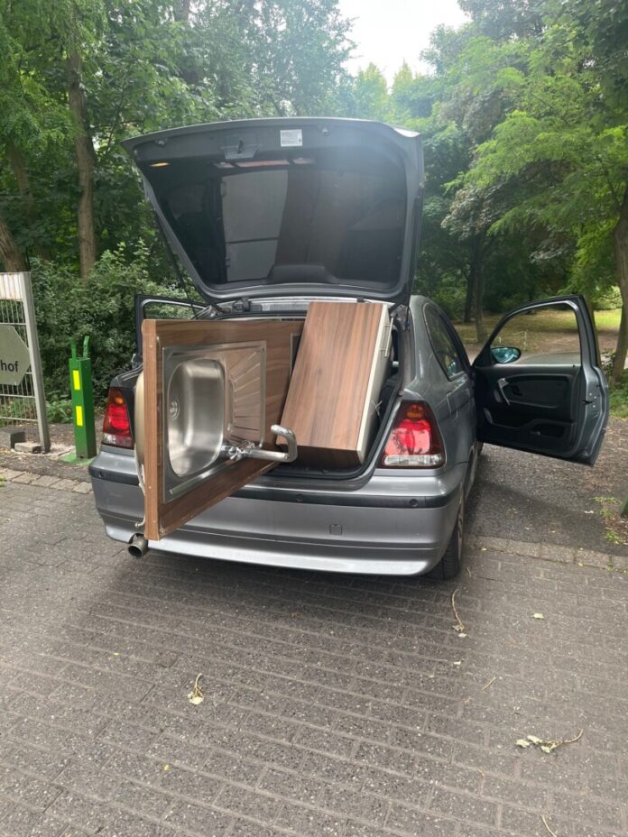 Die Polizei hat in Duisburg ein Auto mit auffälliger Ladung gestoppt.