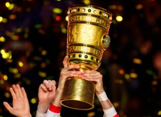 Das Objekt der Begierde: der goldene Pokal.