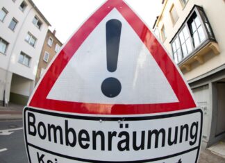 In Köln sollen am Mittwoch drei Bomben im Stadtteil Deutz entschärft werden (Archivbild).