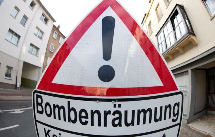 Bombenentschärfung In Köln sollen am Mittwoch drei Bomben im Stadtteil Deutz entschärft werden (Archivbild).