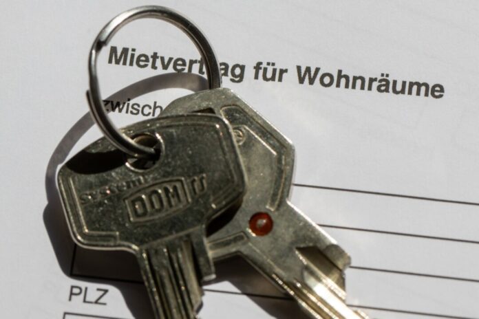 Auf dem engen Wohnungsmarkt sind die Mieten oft zu hoch. (Illustration)