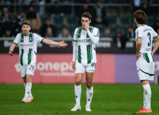 Über angebliche Geschehnisse auf Mallorca möchte Borussia Mönchengladbach mit Florian Neuhaus (M) sprechen.