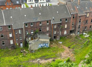 Ungesicherte Treppenaufgänge, Schimmelbefall, Ratten: Eine von der Stadt Gelsenkirchen erworbene Schrottimmobilie.