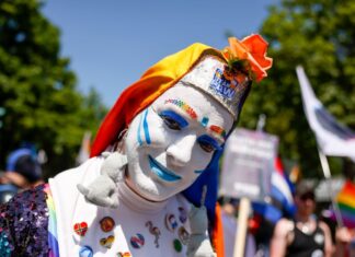 Mehr als 50 Gruppen hatten sich zum CSD in Düsseldorf angemeldet. 