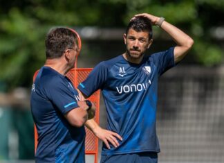 Der Trainer uns sein neuer Assistent.
