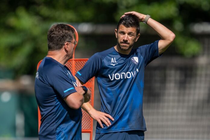 Der Trainer uns sein neuer Assistent.