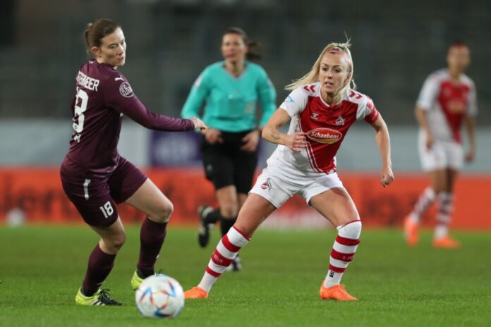 Mandy Islacker unterstützt die Schalker Frauenfußball-Abteilung.