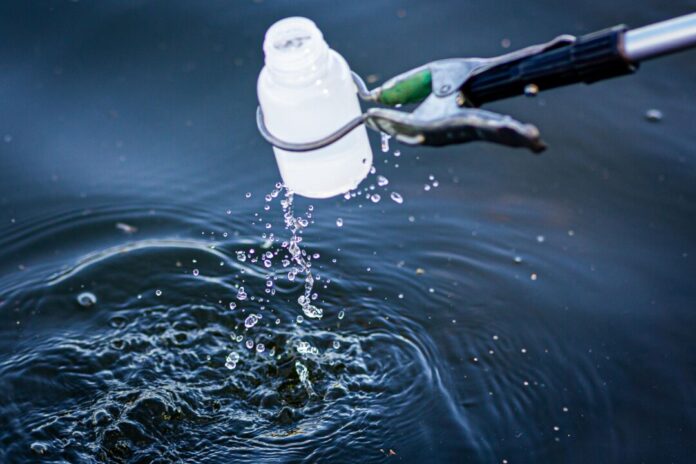Die PFAS-Belastung in NRW-Flüssen geht nach Messungen des Landesamtes zurück. (Symbolbild)