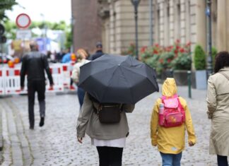 Bis Sonntag soll es immer wieder regnen. (Symbolbild)