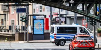 Normalen Autoverkehr gibt es in der Kölner City und im Stadtteil Deutz nicht mehr: Alles ist für eine Bombenentschärfung gesperrt.