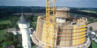 Der neue Wasserturm Hatzfeld wurde in den Jahren 1983 und 1984 errichtet. Foto: WSW-Archiv