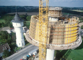 Der neue Wasserturm Hatzfeld wurde in den Jahren 1983 und 1984 errichtet. Foto: WSW-Archiv