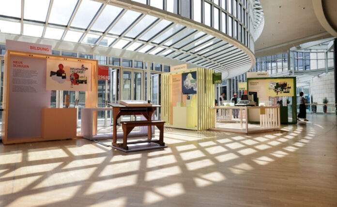 Den NRW-Landtag können Interessierte auch am Pfingstmontag besuchen besuchen. Foto: Landtag NRW/Bernd Schälte