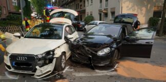 Die Einsatzstelle, an der zwei Autos zusammenprallten. Foto: FW Ratingen
