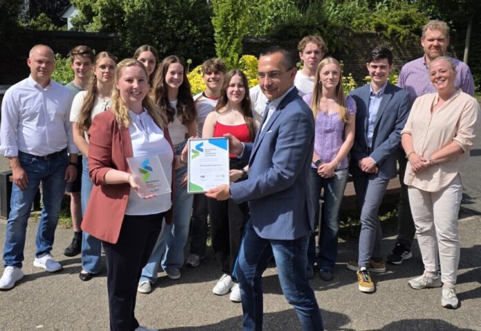 Beruswahlsiegel 2 Stadtweit ist das NEG das erste Gymnasium mit der Auszeichnung - entsprechend groß ist die Freude. Foto: privat
