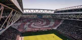 Ein Blick auf eine Choreografie der Fortuna-Fans in Düsseldorf. Foto: Torsten Schmidtkord