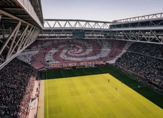 Ein Blick auf eine Choreografie der Fortuna-Fans in Düsseldorf. Foto: Torsten Schmidtkord