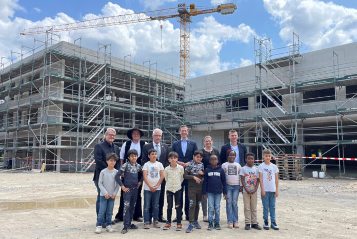 Am Campus Sandheide wurde das Richtfest gefeiert. Foto: Stadt Erkrath