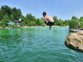 Naturfreibad geöffnet – Frühschwimmen im Hallenbad fällt aus Ab ins kühle Nass. Das Naturfreibad Mettmann ist geöffnet. Archivfoto: Mathias Kehren
