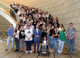 Viele Schüler waren zu Besuch im politischen Zentrum in Düsseldorf. Foto: Landtag NRW/Bernd Schälte