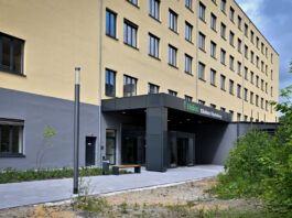 Der Neubau des Helios-Klinikums Niederberg steht direkt hinter dem Altbau. Foto: Mathias Kehren