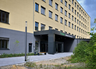 Der Neubau des Helios-Klinikums Niederberg steht direkt hinter dem Altbau. Foto: Mathias Kehren