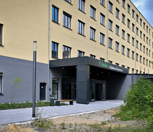 Der Neubau des Helios-Klinikums Niederberg steht direkt hinter dem Altbau. Foto: Mathias Kehren