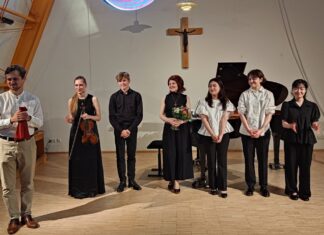 Begabte Musikerinnen und Musiker geben ein Konzert in der Dorfkirche. Foto: privat