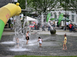 Die Kinder kamen am Samstag bei heißen Temperaturen kühl durch den Tag. Foto: Mathias Kehren