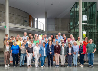 Die Gruppe im Bundestag. Foto: BPA/StadtLandMensch