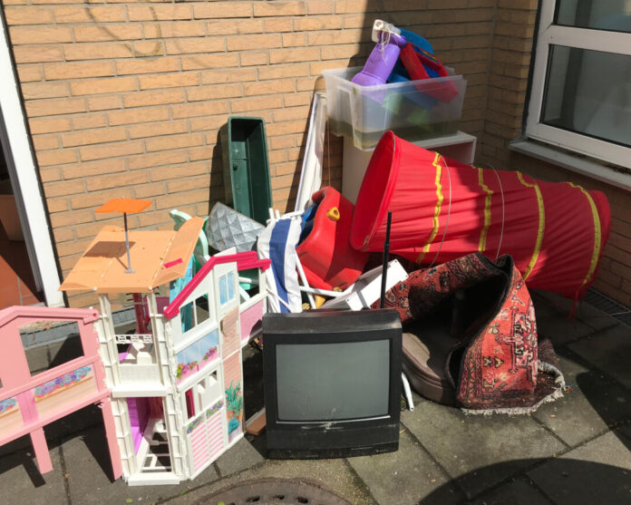 Zu Ende Juni wird die Give-Box abgebaut. Foto: Caritas