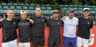 Die NBV-Herren 30 gewinnen alle fünf Spiele in der 1. Verbandsliga und steigen in die Niederrheinliga auf. Von links nach rechts: Oliver Bodenröder, Dr. Aaron Stahl, Nick Franke, Manoel Ramon Lippmann, Mark Joachim und Niclas Schmitz. Es fehlen Tim van den Dijssel und Steffen Pickshaus. Foto: NBV
