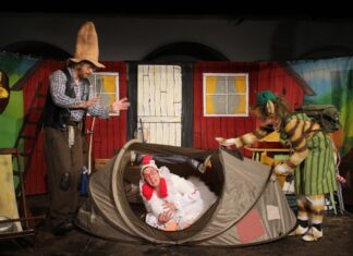 Pettersson und Findus auf der Bühne. Foto-Copyright: Theater Concept
