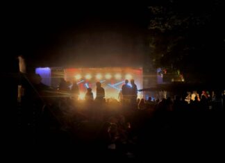 Bühne bei Nacht, Bild: Alexander Heinz