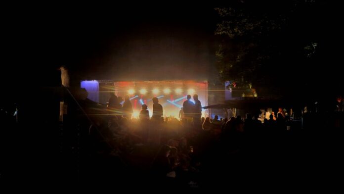 Bühne bei Nacht, Bild: Alexander Heinz