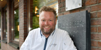 Sternekoch Sascha Stemberg freut sich über die erneute Auszeichnung vom Guide Michelin. Foto: Mathias Kehren