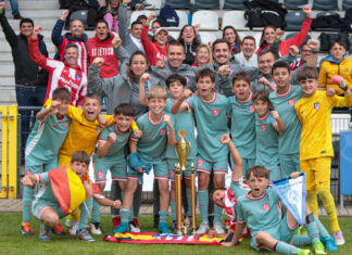 Die Freude bei den jungen Kickern ist nach dem Titelgewinn groß. Foto: SSVg Velbert