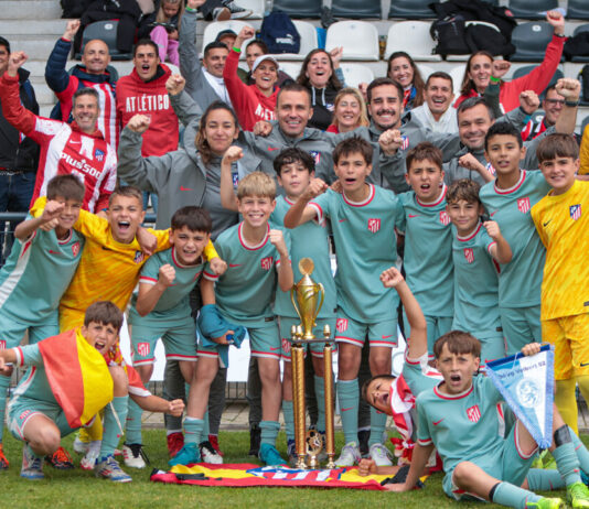 Die Freude bei den jungen Kickern ist nach dem Titelgewinn groß. Foto: SSVg Velbert