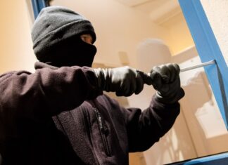 Der Einbruch in Wetter, bei dem mehrere Tonnen Metall gestohlen wurden, kann nicht nur von einem einzelnen Täter ausgeführt worden sein. (Symbolbild)