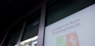 Bei Cum-Ex verschoben Finanzakteure Aktien mit («cum») und ohne («ex») Dividendenanspruch hin und her, um gar nicht gezahlte Steuern erstattet zu bekommen.