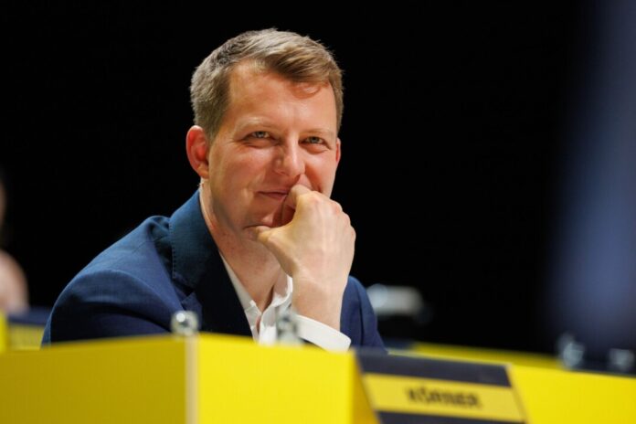 Henning Höne ist Spitzenmann der FDP an vielen Fronten. (Archivbild)