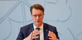 NRW-Ministerpräsident Hendrik Wüst (CDU) will mit 12 Unternehmenschefs die Interessen Nordrhein-Westfalens in der EU unterstreichen.