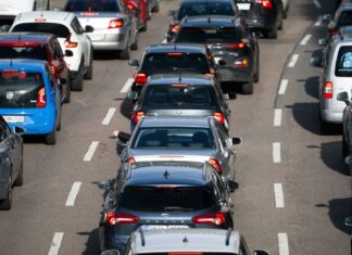 Fünf Tage früher als geplant ist eine wegen Bauarbeiten gesperrte Autobahn in Bonn wieder für den Verkehr frei gegeben worden. (Archivbild)