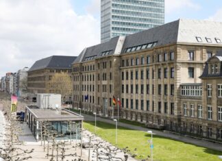 Ein Blick hinter die Kulissen von Ministerien und Landtag ist am 5. Juli in Düsseldorf möglich: Landtag und Landesregierung öffnen ihre Türen unter dem Motto «Hey, Demokratie!». (Symbolbild)