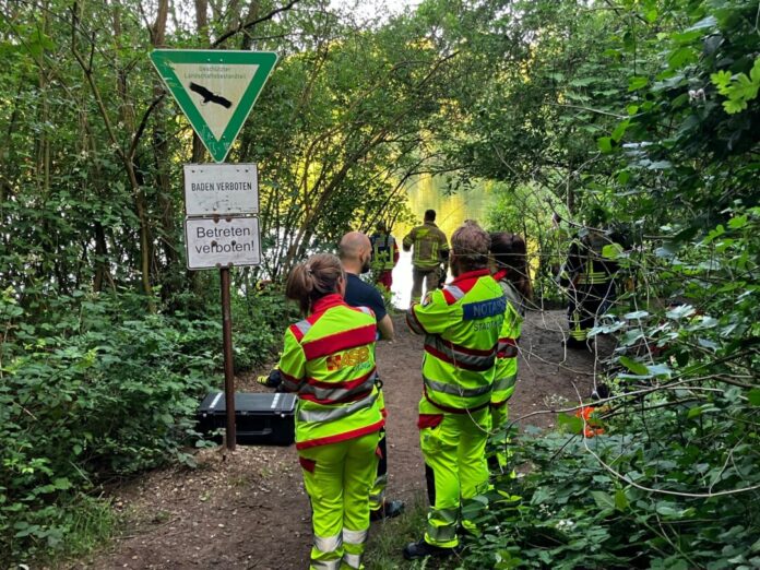 Rund 70 Kräfte von Feuerwehr und DLRG waren bei der Suche im Einsatz.